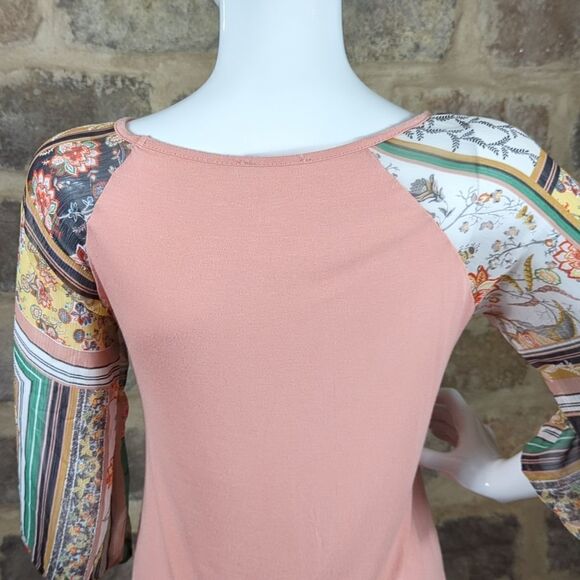 Les Amis Top Woman's Size Small Pink Raglan Sheer Sleeves Boho Print 3/4 Sleeve - Picture 7 of 14